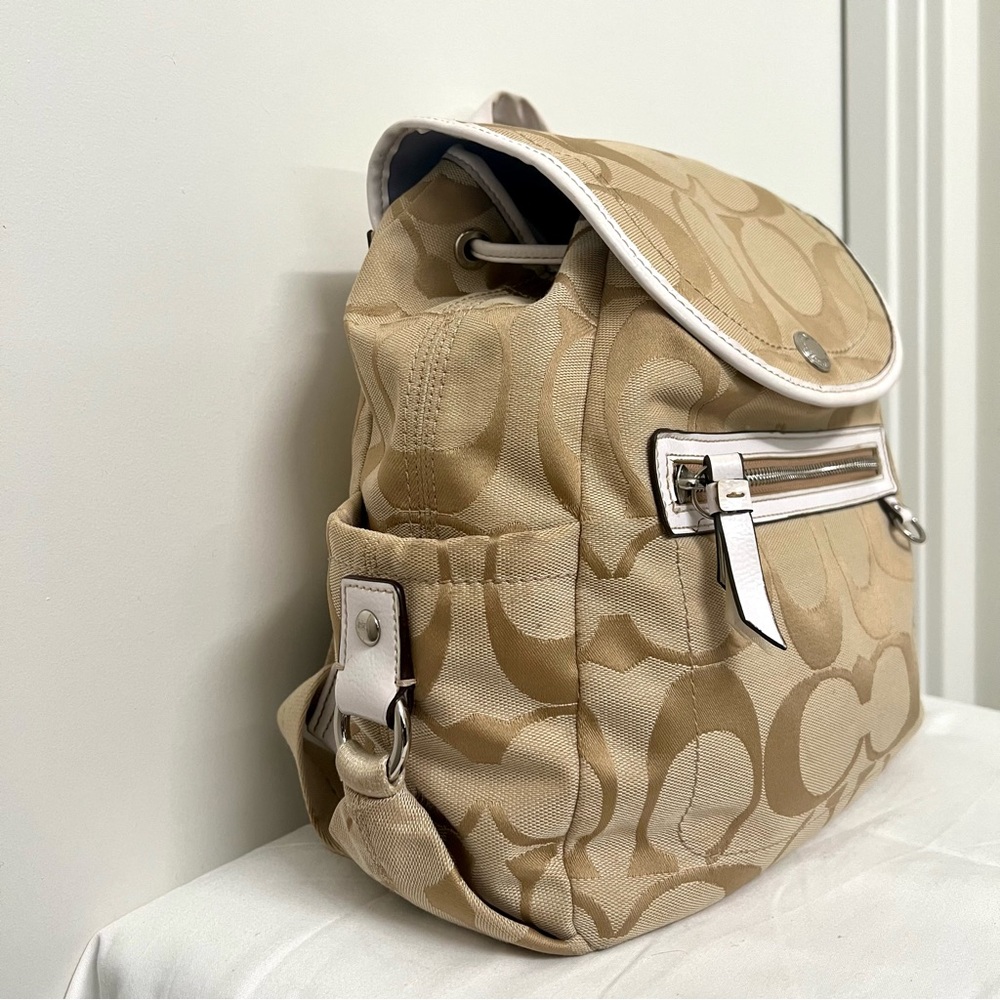 Authentic Coach Kyra Daisy Signature Backpack - Beige & White - Picture 2 of 14